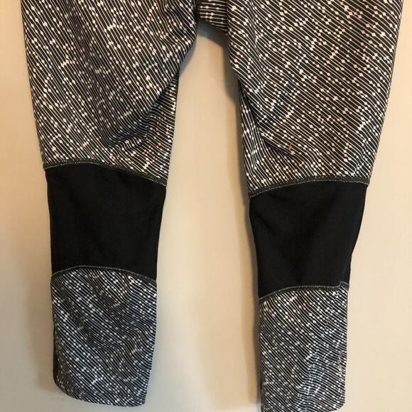 Nike Dri Fit Capri Leggings Womens Small Running Gym Yoga Meteor Black White - Picture 6 of 8